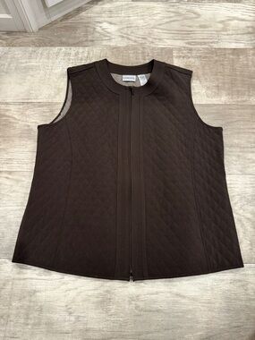 Chico's Quilted Sleeveless Zip-Front Top in Brown